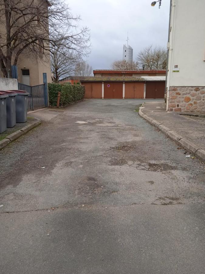 Au Bonheur Des Damiettes Apartment Montlucon Exterior photo